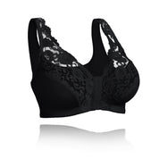 Reggiseno nero in pizzo con chiusura frontale, design senza ferretto, supporto confortevole, ideale per taglie forti. Lingerie elegante e funzionale.