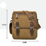 Borsa a tracolla in tela marrone, dimensioni 23x25 cm, con fibbie in pelle e tasca frontale con zip. Ideale per uomo, stile casual e vintage.