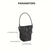 Borsa a secchiello nera in nylon, dimensioni: H 28cm, L 17cm, W 16.5cm, con manico e tasca frontale, design elegante e pratico per ogni occasione.