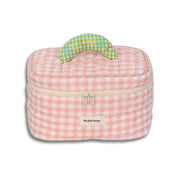 Borsa termica rosa a quadretti, manico verde con scritta "Melody", chiusura a zip, ideale per picnic e viaggi. Accessorio pratico e alla moda.