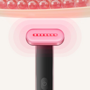 Dispositivo per terapia LED rosso, portatile, con design moderno, per cura della pelle e riduzione rughe. Tecnologia avanzata, uso domestico.