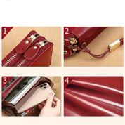 Borsa a tracolla in pelle rossa con cerniere dorate, dettagli eleganti e scomparti spaziosi. Design moderno, ideale per smartphone e accessori.