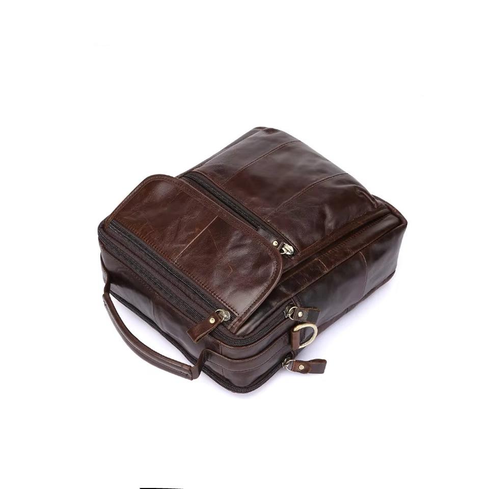 Borsa a tracolla in pelle marrone, design elegante e funzionale, con tasche multiple e cerniere, ideale per lavoro e viaggio.