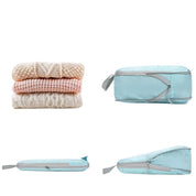 Set di organizer da viaggio in tessuto azzurro, ideale per valigie. Include custodia compressione e maglioni piegati. Perfetto per ottimizzare lo spazio.