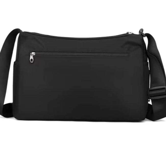 Borsa a tracolla nera unisex in tessuto impermeabile, con tasca frontale con zip e tracolla regolabile. Ideale per lavoro e viaggio.