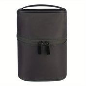 Borsa termica nera con cerniera, manico superiore, design compatto. Ideale per conservare cibi e bevande. Accessorio pratico e portatile.