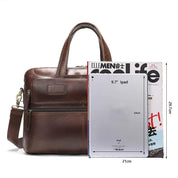 Borsa a tracolla in pelle marrone con tasche multiple, dimensioni compatibili con iPad 9.7", ideale per lavoro e viaggio, stile elegante e funzionale.
