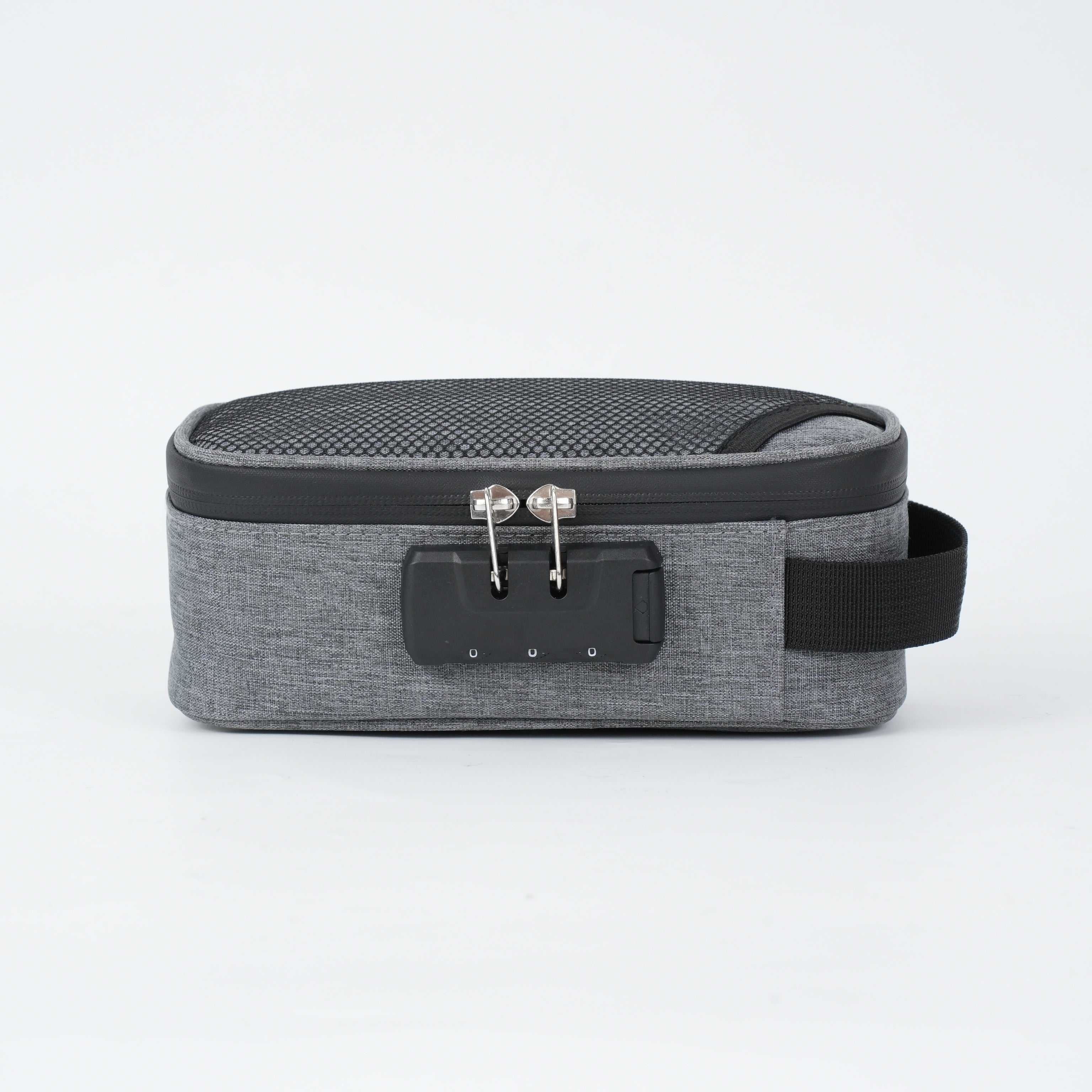 Borsa da viaggio grigia con chiusura a combinazione, maniglia laterale e design compatto. Ideale per organizzare accessori e oggetti personali.
