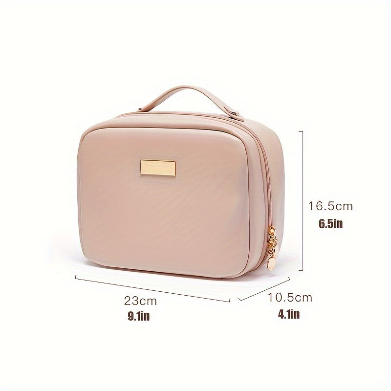Borsa cosmetica beige con manico, chiusura a zip dorata, dimensioni 23x10,5x16,5 cm. Ideale per trucco, viaggio, organizzazione accessori.