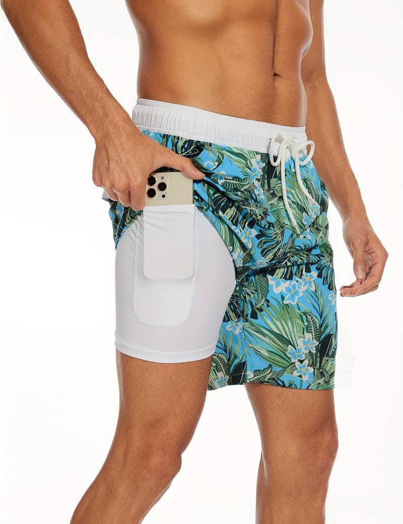 Uomo in costume da bagno floreale blu con tasca laterale per smartphone, design estivo, moda mare, abbigliamento da spiaggia, comfort e stile.