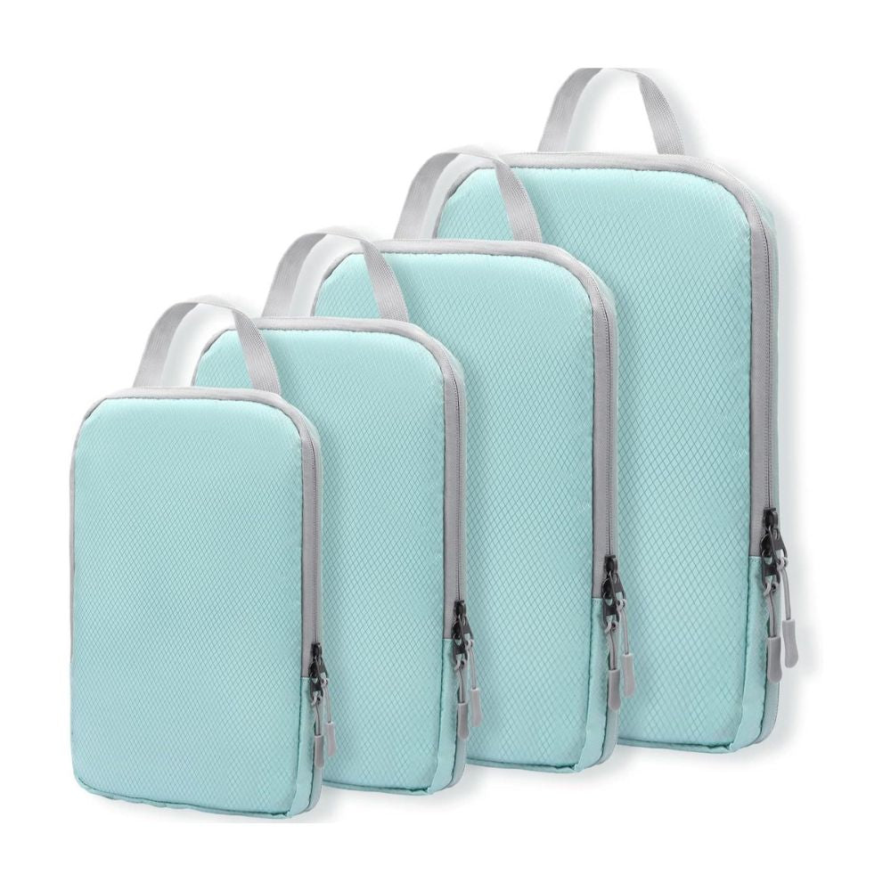 Set di tre borse da viaggio azzurre con cerniera, diverse dimensioni, manico grigio, ideali per organizzare valigie e accessori.