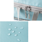 Borsa termica azzurra con doppia cerniera e tessuto impermeabile. Ideale per picnic, campeggio e trasporto alimenti. Resistente e pratica.