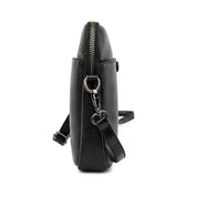 Borsa a tracolla in pelle nera, vista laterale, con cerniera e tracolla regolabile. Design elegante e moderno, ideale per ogni occasione.
