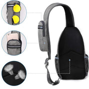 Zaino monospalla grigio e nero con tasche multiple, porta occhiali e smartphone, design ergonomico, ideale per viaggi e attività all'aperto.