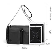 Borsa a tracolla nera con tasche multiple, dimensioni 32x14x19 cm, adatta per iPad mini. Tracolla regolabile, design moderno e funzionale.