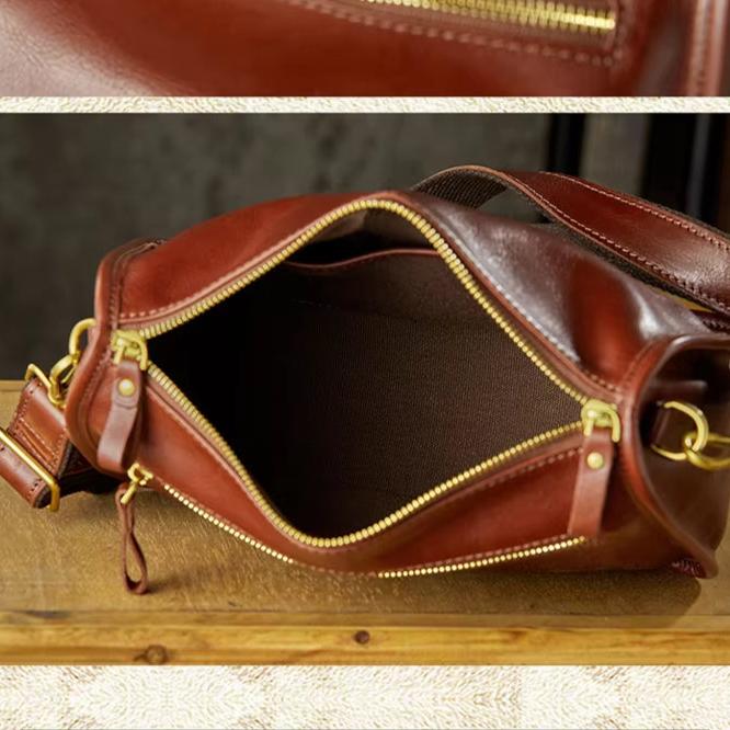 Borsa a tracolla in pelle marrone con cerniera dorata, design elegante e spazioso, ideale per moda uomo e donna, accessorio di lusso.