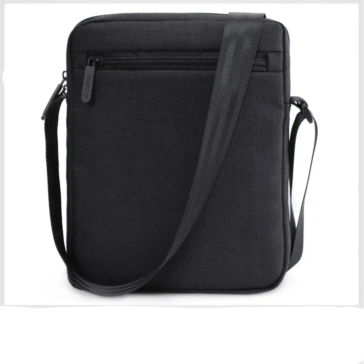 Borsa a tracolla nera in tessuto, design minimalista, con cerniera frontale e tracolla regolabile. Ideale per uomo e donna, moda casual.
