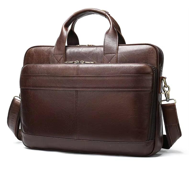Borsa ventiquattrore in pelle marrone, elegante e professionale, con manici e tracolla regolabile. Ideale per lavoro e ufficio.