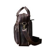 Borsa a tracolla in pelle marrone scuro, design elegante, con manici e tracolla regolabile, ideale per lavoro e viaggio.