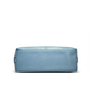Borsa a tracolla in pelle blu chiaro, design rettangolare, elegante e moderna. Accessorio moda donna, ideale per ogni occasione.