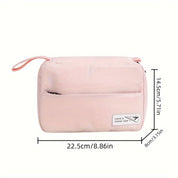 Borsa da viaggio rosa con tasca frontale, cerniera, manico laterale. Dimensioni: 22,5x14,5x8 cm. Ideale per cosmetici e accessori.