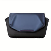 Borsa a tracolla unisex in pelle nera e blu, design moderno, chiusura magnetica, ideale per lavoro e viaggio, accessorio moda elegante.