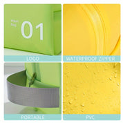 Borsa da toilette verde e gialla in PVC con cerniera impermeabile, logo "Wash Bag 01", manico portatile. Accessorio da viaggio resistente all'acqua.