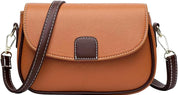 Borsa a tracolla in pelle marrone chiaro con chiusura magnetica, dettagli cuciti e tracolla regolabile. Elegante accessorio moda donna.