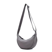 Borsa a tracolla grigia in nylon, design moderno e minimalista, ideale per uso quotidiano. Accessorio moda donna, pratico e leggero.