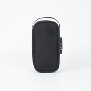 Custodia nera per fotocamera, design compatto e resistente, con cerniera e manico superiore. Ideale per protezione e trasporto sicuro.