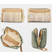 Borsa organizer da viaggio verde con scomparti multipli, tasche interne beige, chiusura a zip, ideale per cosmetici e accessori.