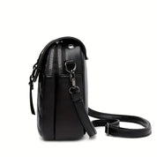 Borsa a tracolla nera in pelle con cerniera, design elegante e compatto, ideale per moda donna, accessorio versatile e di tendenza.