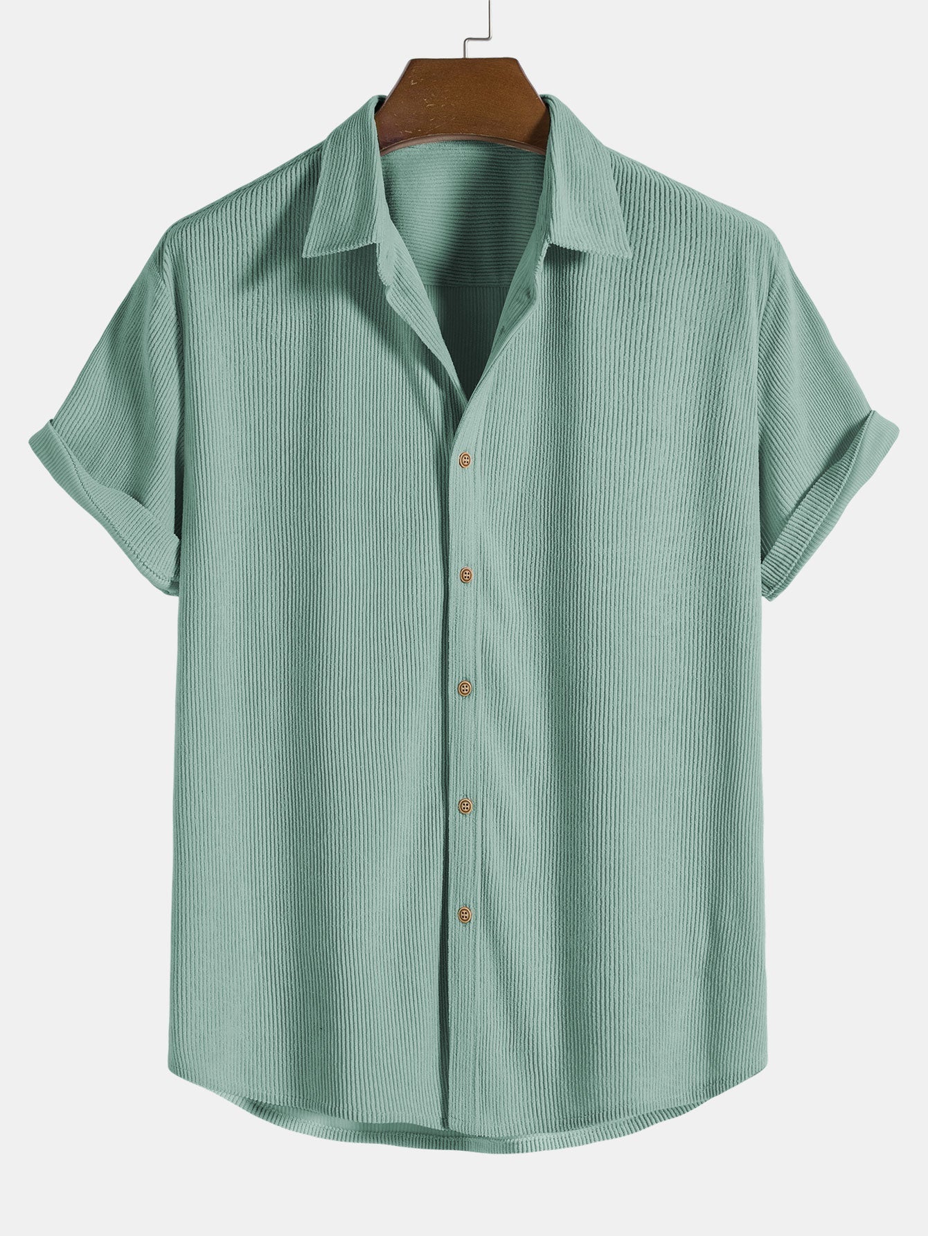 Camicia verde menta da uomo, maniche corte, colletto classico, bottoni frontali, tessuto leggero, ideale per look casual estivi.