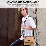 Giovane con borsa a tracolla beige, stile messenger, indossa t-shirt bianca e jeans neri. Moda unisex, accessorio casual per adulti.