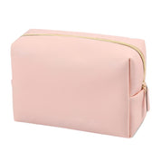 Astuccio da viaggio rosa in pelle sintetica con cerniera dorata, ideale per cosmetici e accessori. Design elegante e spazioso.