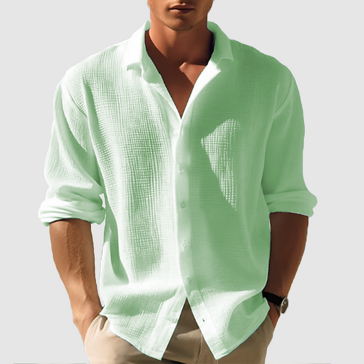 Camicia uomo verde menta in cotone, maniche lunghe arrotolate, stile casual elegante. Ideale per moda estiva, abbigliamento maschile trendy.