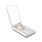 Set pennelli trucco con specchio LED portatile, custodia bianca compatta, ideale per viaggi, cosmetici, bellezza, accessori make-up professionali.