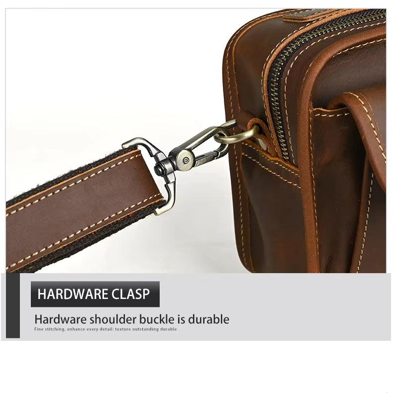 Borsa a tracolla in pelle marrone con fibbia in metallo resistente, cuciture fini, design elegante, ideale per uomo, accessorio moda durevole.