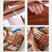 Set di pennelli da trucco in custodia marrone con cerniera, tasche interne e scomparti organizzati. Accessorio cosmetico portatile e pratico.