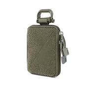 Custodia tattica verde militare con zip, moschettone e tasche multiple. Ideale per accessori outdoor, escursionismo e campeggio. Resistente e compatta.