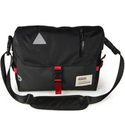 Borsa a tracolla nera unisex, design moderno, con dettagli rossi e tasca frontale con zip. Ideale per lavoro e viaggio. Accessorio moda pratico.