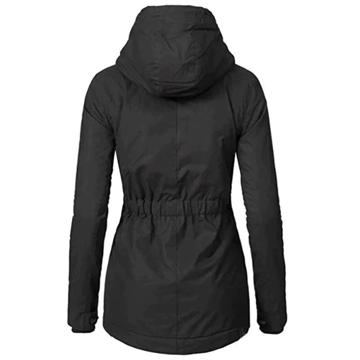 Giacca nera da donna con cappuccio, design lungo, impermeabile, antivento, ideale per l'inverno. Stile casual ed elegante.