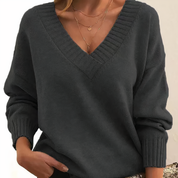 Maglione donna grigio scuro, scollo a V, maniche lunghe, stile casual, tessuto morbido, perfetto per autunno inverno, moda femminile elegante.