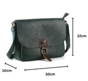 Borsa a tracolla in pelle verde scuro, dimensioni 30x10x22 cm, con chiusura a fibbia marrone. Elegante e pratica per uso quotidiano.