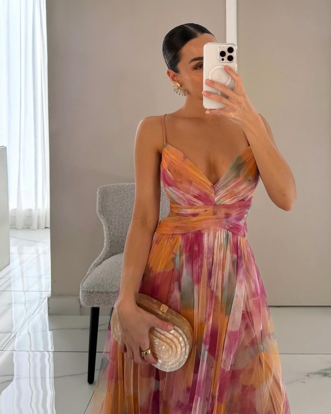Abito Donna Elegante con Scollo a V e Gonna Fluida per Look Estivo 1