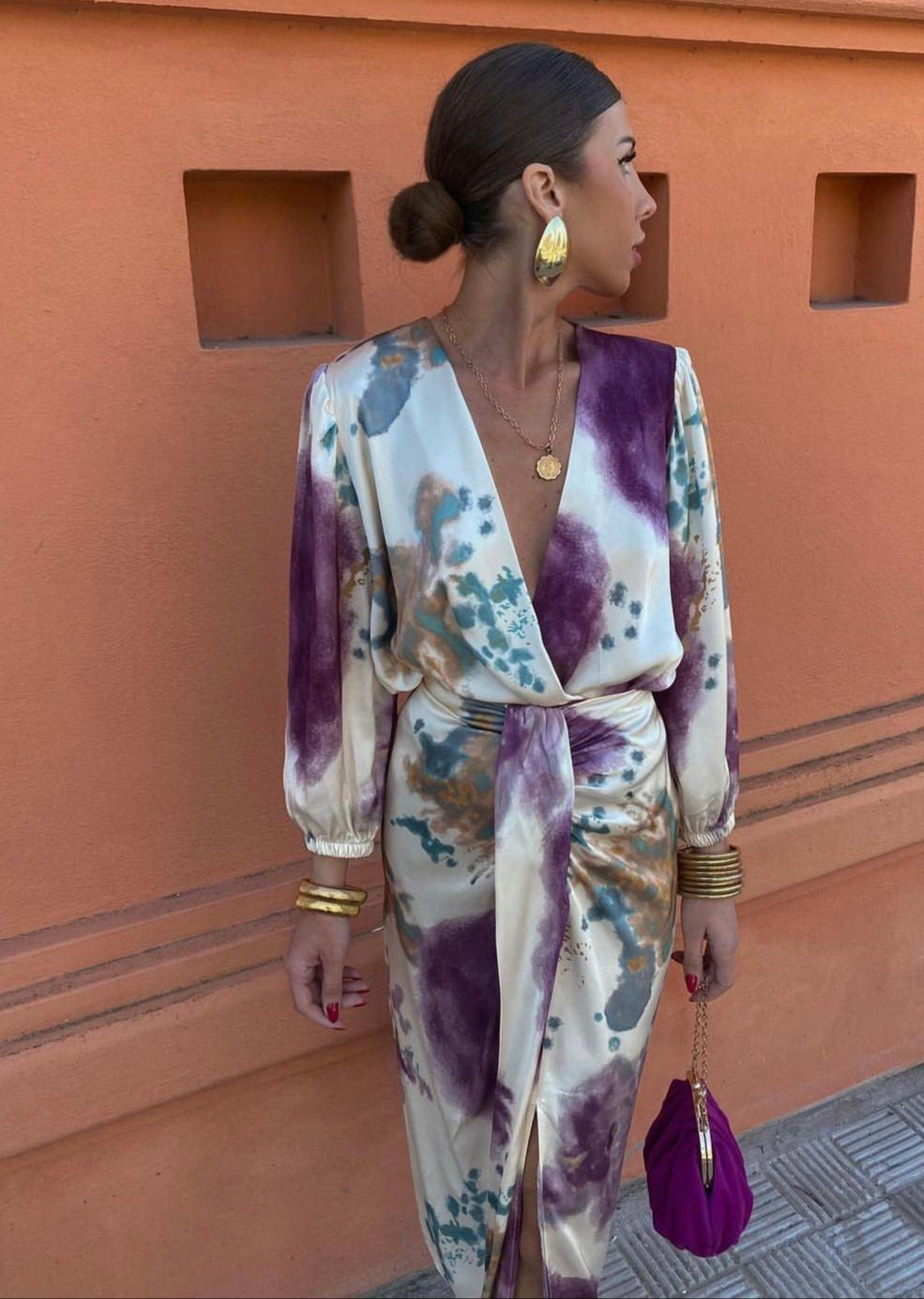 Abito Elegante con Scollo a V e Taglio Aderente per Occasioni Speciali 0