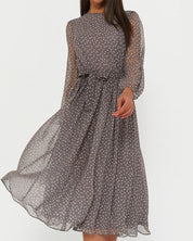 Abito da donna ampio a pois con maniche lunghe e silhouette a trapezio, elegante e casual 0
