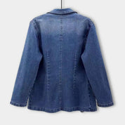 Giacca di jeans blu da donna, design classico, maniche lunghe, cuciture a vista, ideale per moda casual e abbigliamento autunnale.