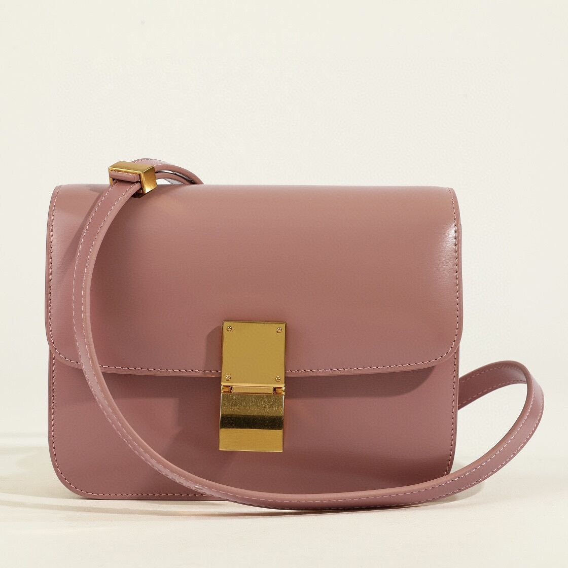 Borsa a tracolla classica da donna con patta in vera pelle 9