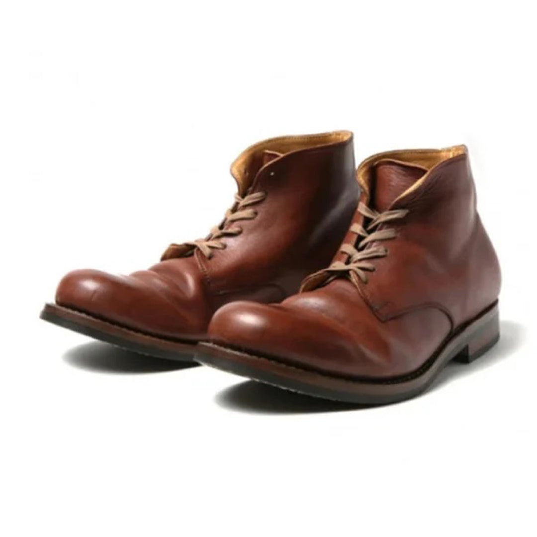 Stivali in pelle marrone da uomo, design classico, lacci frontali, suola robusta. Scarpe eleganti e resistenti, ideali per look casual e formali.